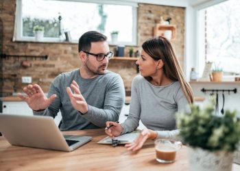 Selingkuh Online? Jangan Lengah Mams!