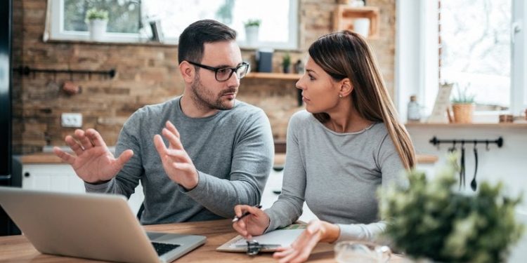 Selingkuh Online? Jangan Lengah Mams!