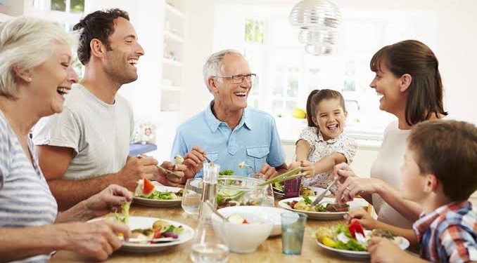 Hubungan Mertua Gak Harmonis? Bikin Mertua Happy Deh!