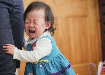 Bayi Menangis Histeris Saat Bertemu Orang? Kenapa Ya?