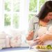 7 Mitos Makanan Ibu Menyusui, Mama Harus Tahu!