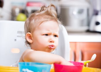 Messy Eating, Anak Makan Berantakan? Jangan Dilarang!