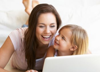 Mama Bekerja? Ini Dia Tips Bagi Waktu dengan Anak PJJ