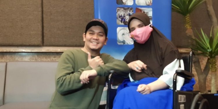 Ketahui Efusi Pleura yang Dialami Istri Indra Bekti, Gejalanya Mirip Covid!