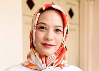 Melahirkan di Usia 40 Tahun Artis Ini Alami Komplikasi Hingga Koma