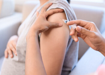 Vaksin 3 in 1 untuk Ibu Hamil, Perlu Gak Sih Ma?