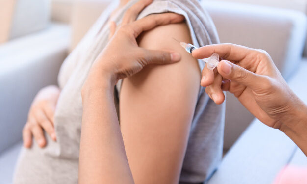 Vaksin 3 in 1 untuk Ibu Hamil, Perlu Gak Sih Ma?