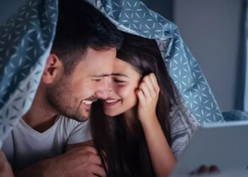 Tetap Harmonis? Jangan Lewatkan Pillow talk Usai Berhubungan Intim ya Mampaps!