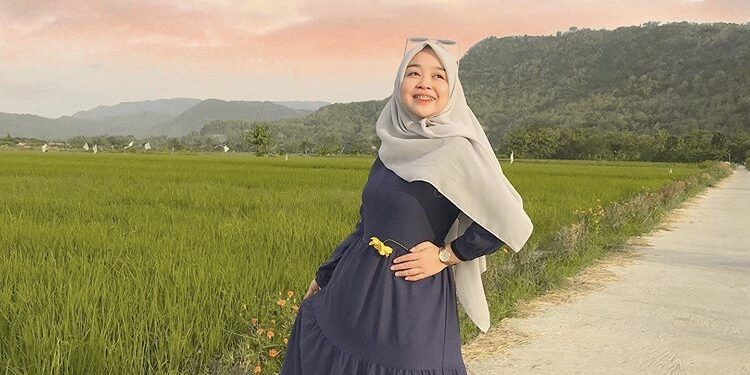 Buat Mams Nih! 7 Tips Memilih Gamis Agar Tampil Modis Namun Tetap Santun