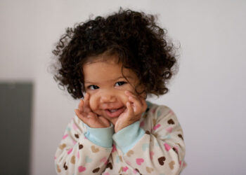 Cara Merawat Rambut Keriting Anak