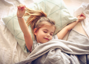 Bangun Pagi Bisa Membuat Si Kecil Semakin Pintar? Yuk, Lakukan ini Mams