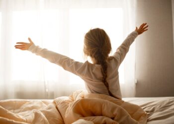 Bangun Pagi Bisa Membuat Si Kecil Semakin Pintar? Yuk, Lakukan ini Mams