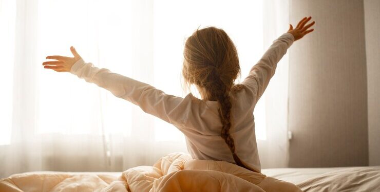 Bangun Pagi Bisa Membuat Si Kecil Semakin Pintar? Yuk, Lakukan ini Mams