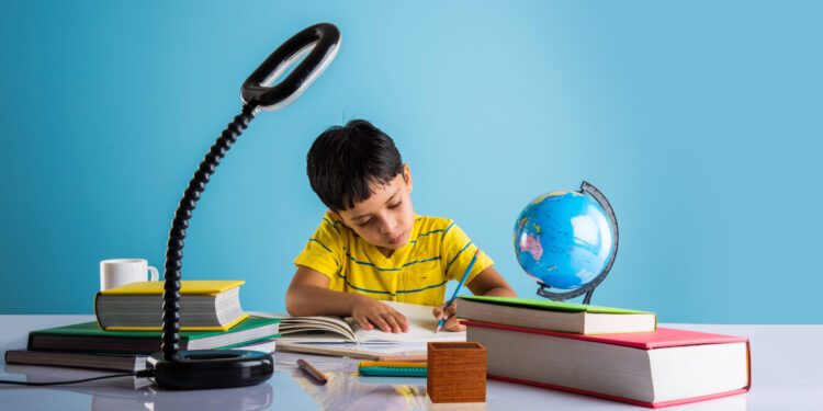 Si Kecil Belajar Bahasa Asing? Penting nggak Sih?