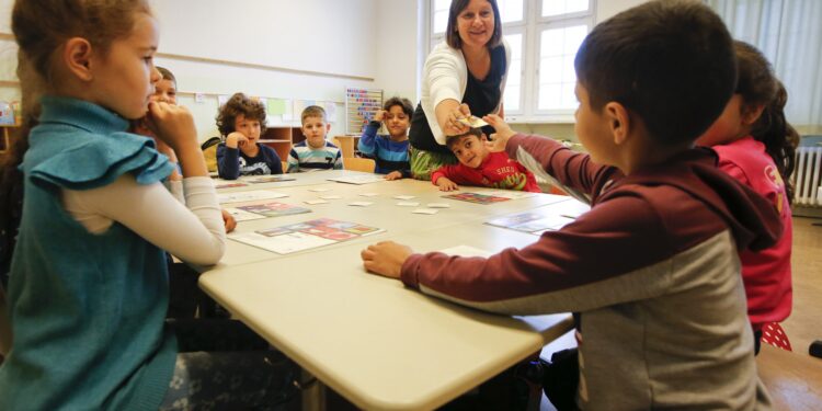 Si Kecil Belajar Bahasa Asing? Penting nggak Sih?