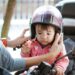 Mams Perhatikan! Ini Usia Aman Mengajak Bayi Naik Motor