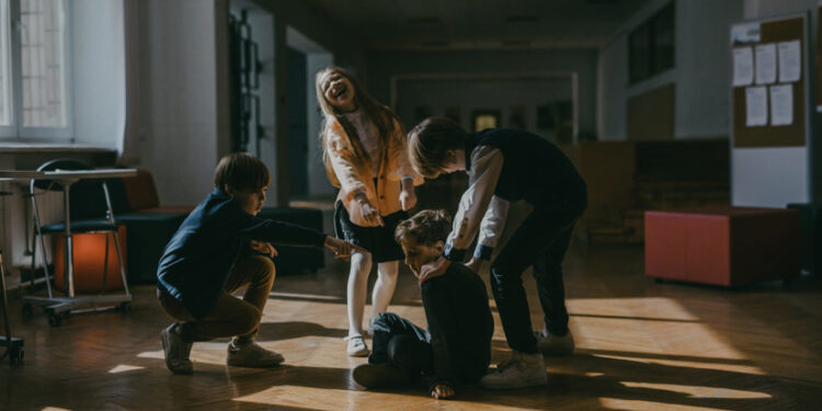 Jika Si Kecil Di Bully Apa yang Bisa Mama dan Papa Lakukan?