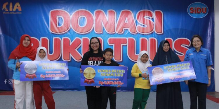 Tingkatkan Kebiasaan Menulis, SiDU Menggelar Donasi Buku Tulis Besar-Besaran untuk Anak Indonesia