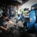 Kisah Ibu Tangguh jadi montir perempuan di bengkel Vespa selama 32 tahun