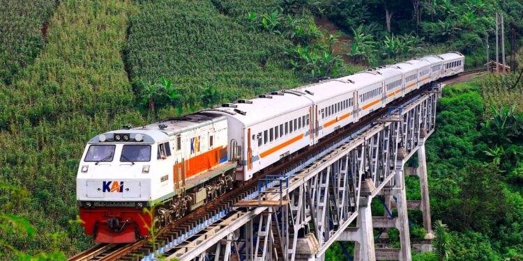 6 Daftar Kereta Populer yang Melayani Rute Surabaya ke Jogja!